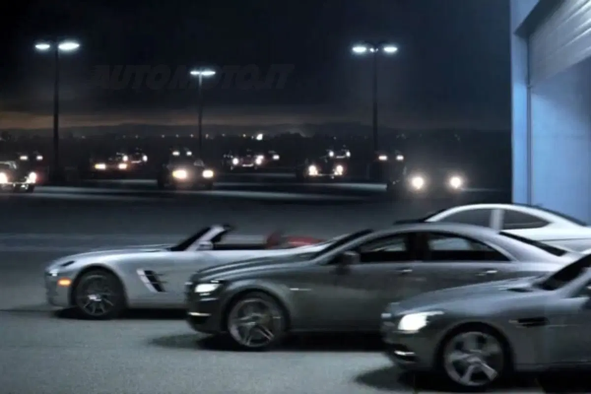 Mercedes SLS AMG Roadster - debutta al Super Bowl (3)
