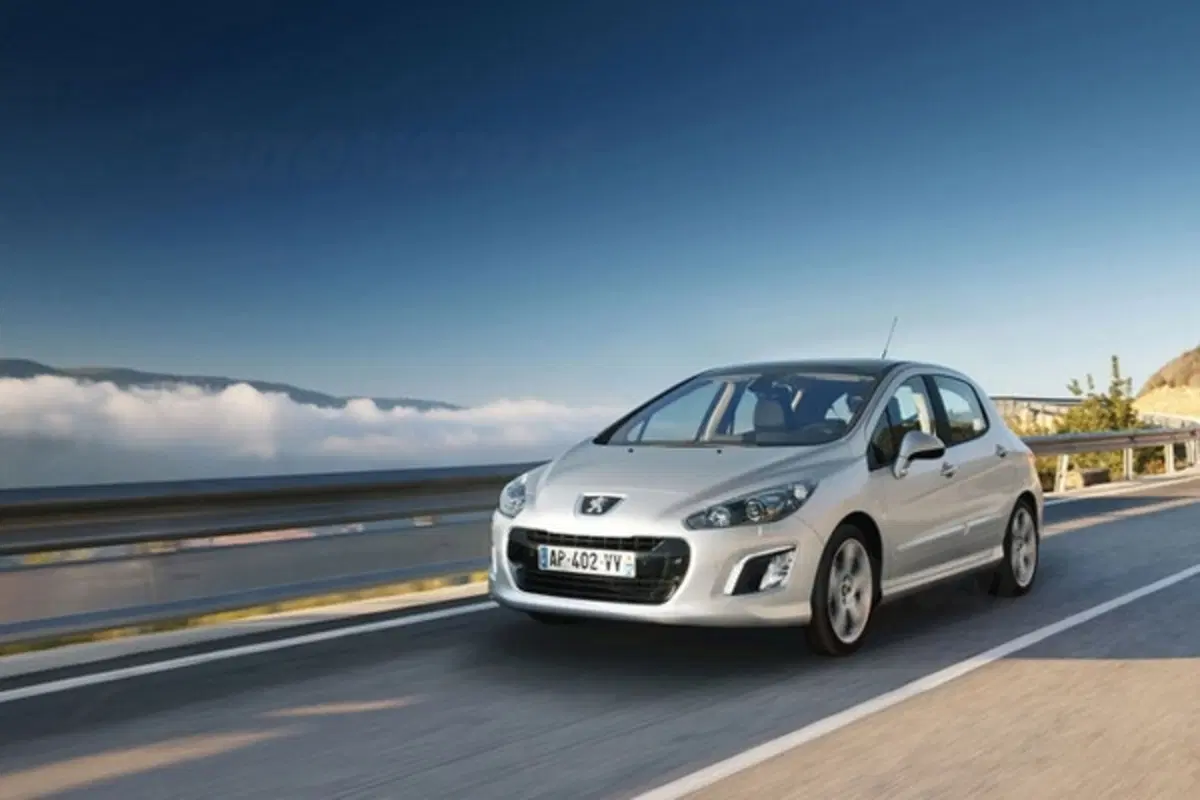 Peugeot 308 restyling 2011 (2)