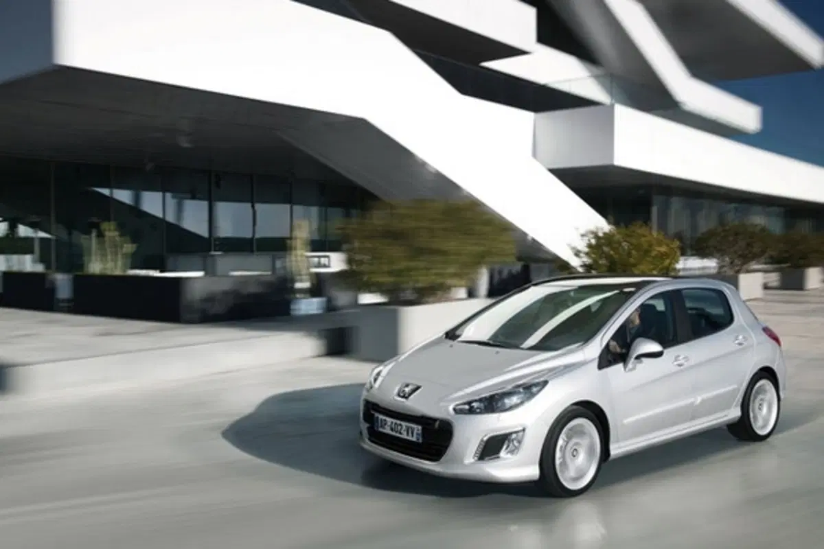 Peugeot 308 restyling 2011 (6)