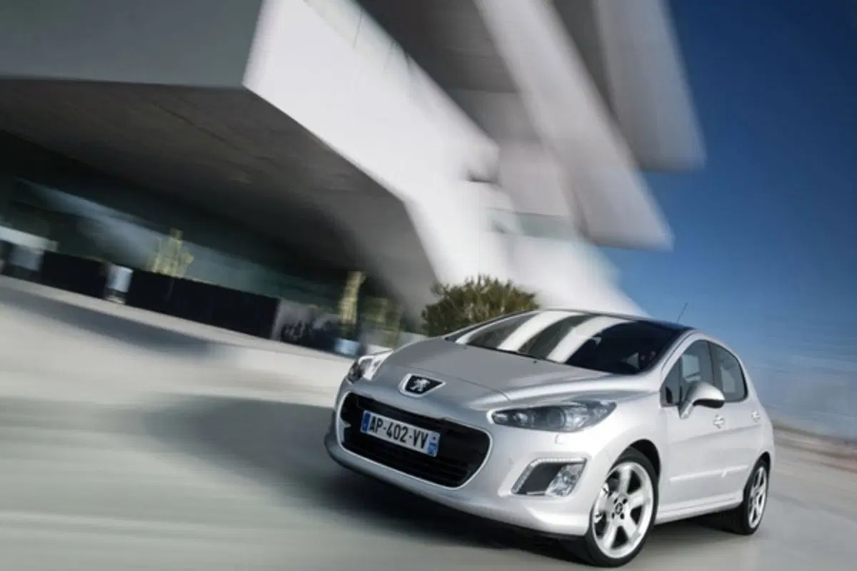 Peugeot 308 restyling 2011 (7)