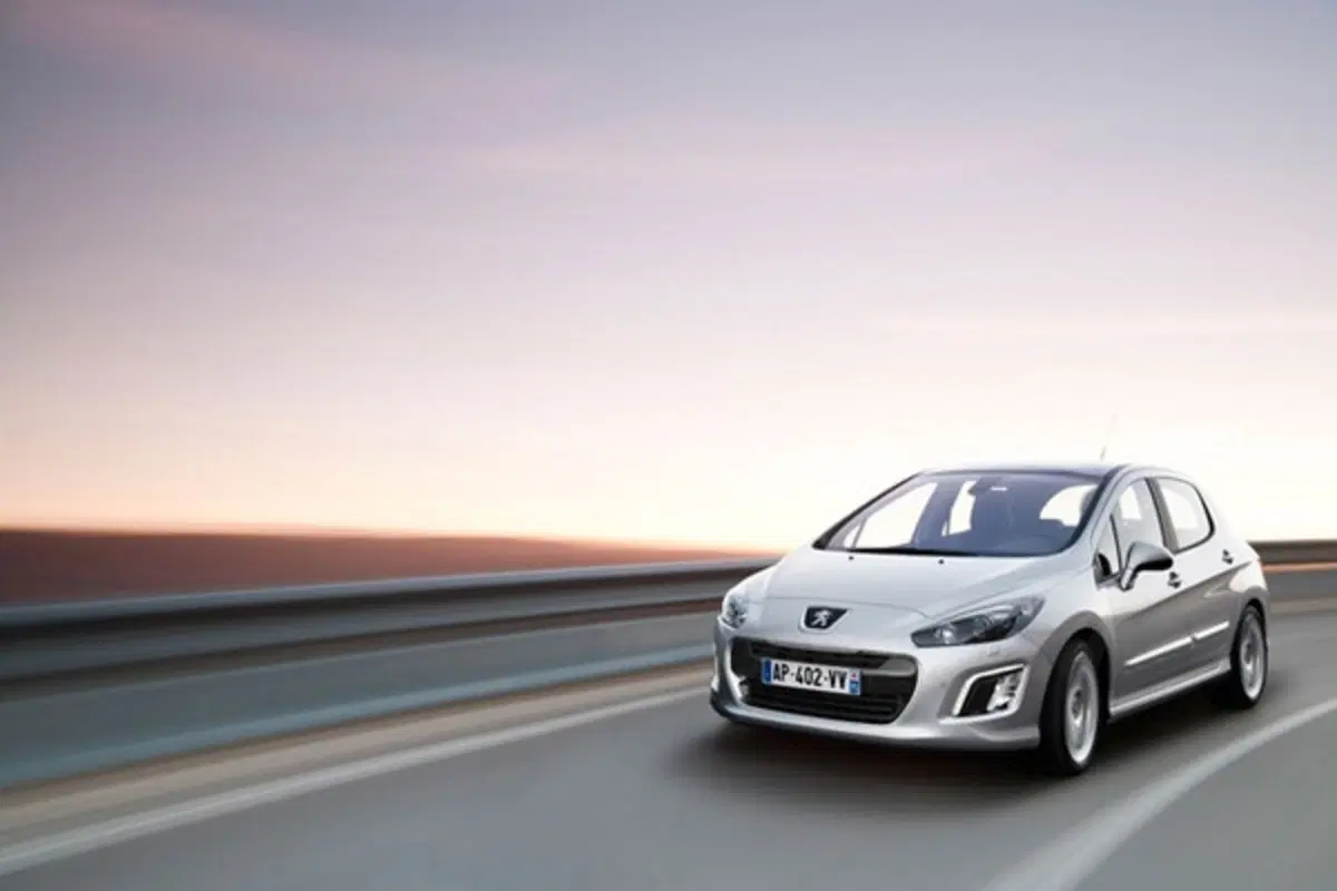 Peugeot 308 restyling 2011 (8)
