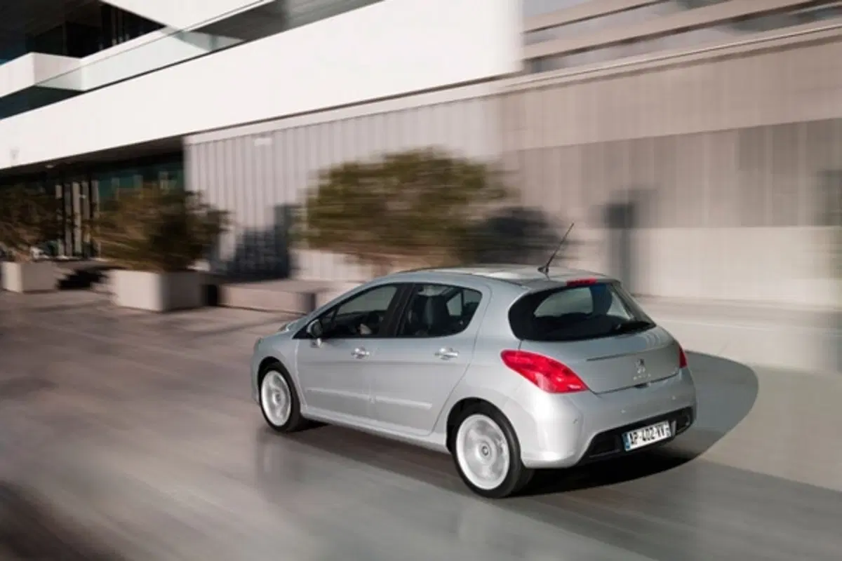 Peugeot 308 restyling 2011 (9)