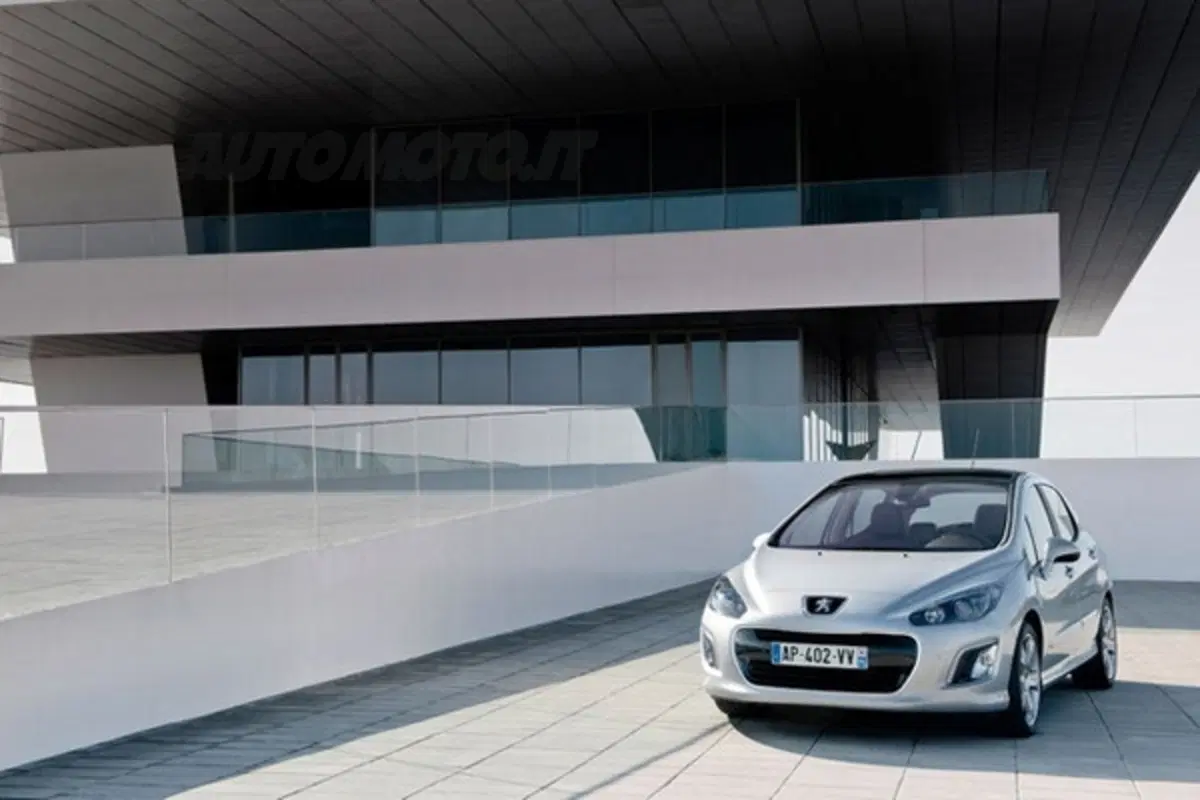 Peugeot 308 restyling 2011 (10)