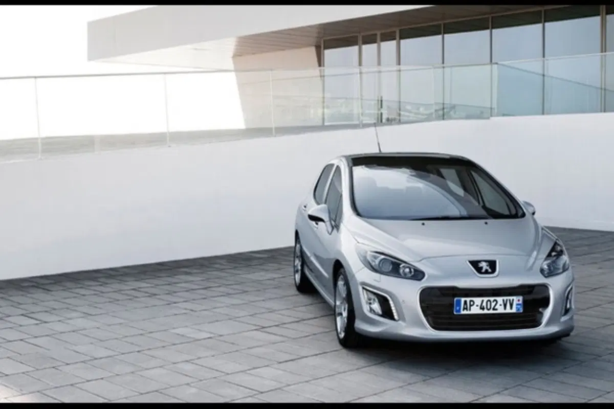 Peugeot 308 restyling 2011 (11)