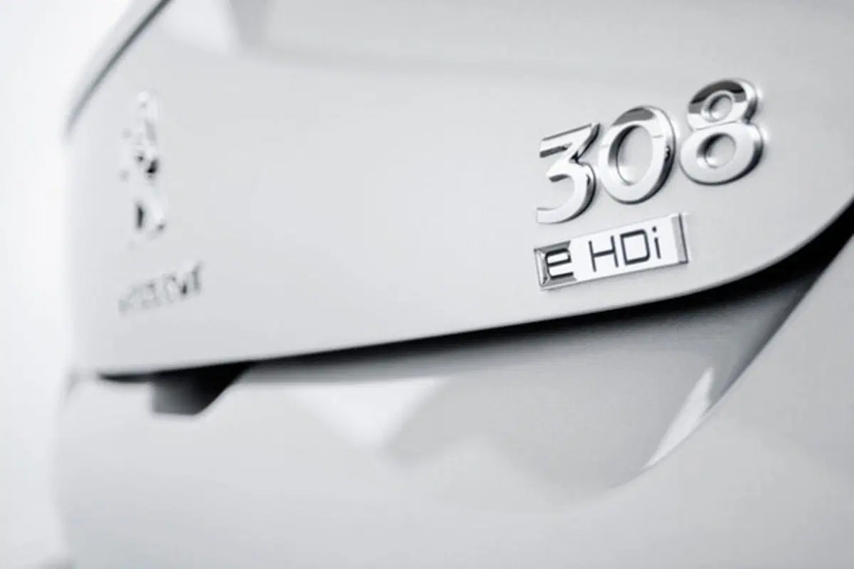 Peugeot 308 restyling 2011 (12)