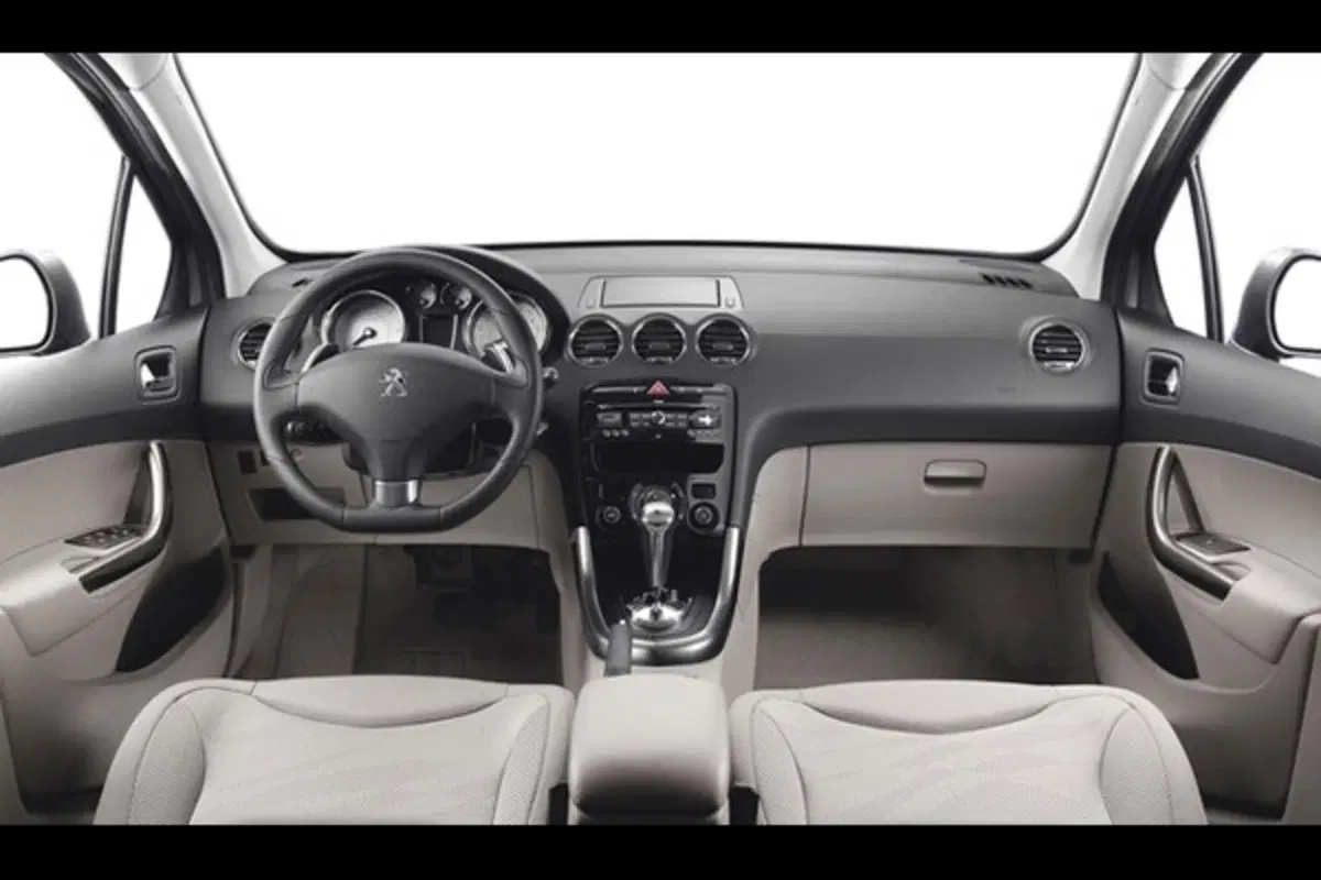 Peugeot 308 restyling 2011 (18)