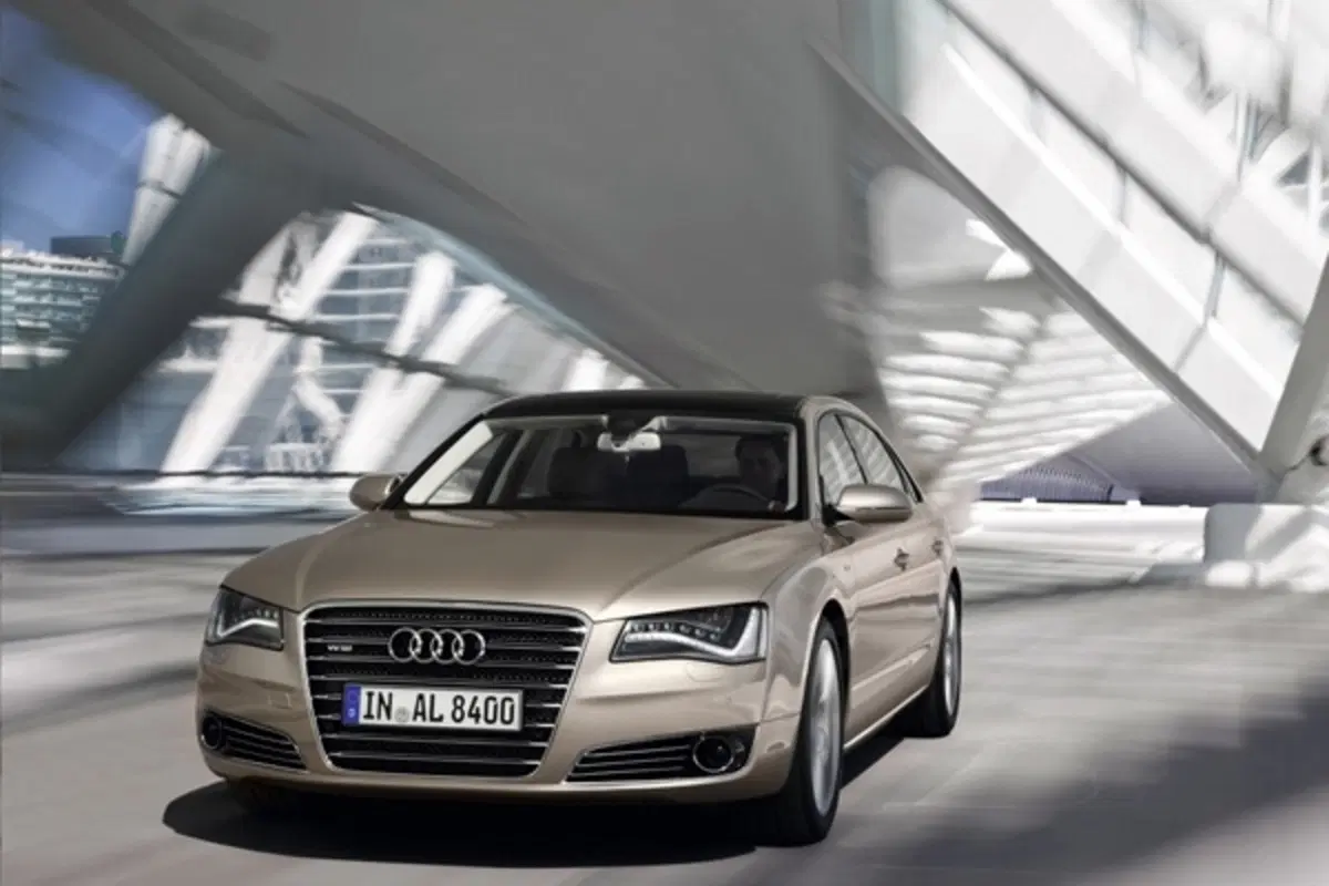 Audi A8 L W12 (2)