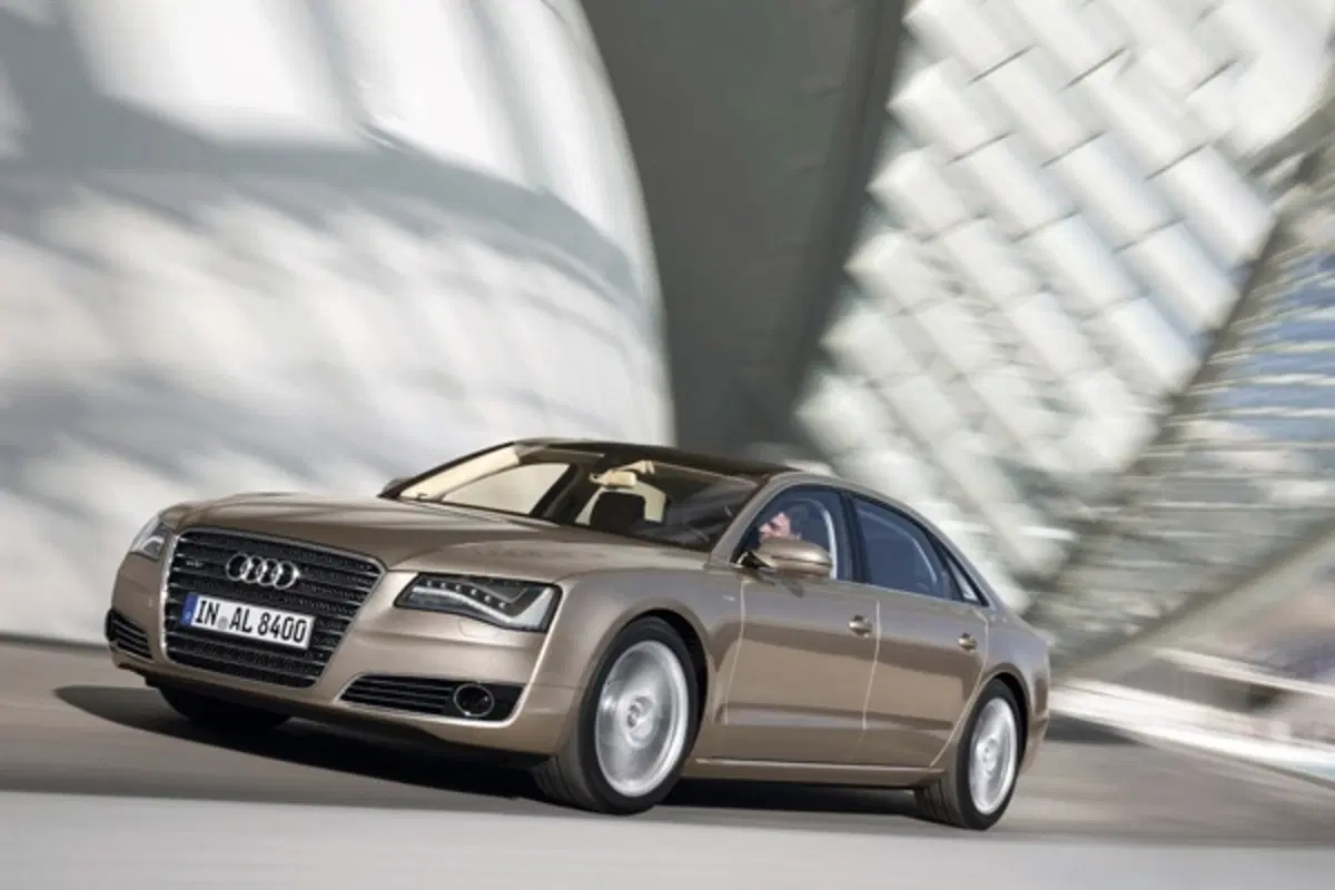 Audi A8 L W12 (3)