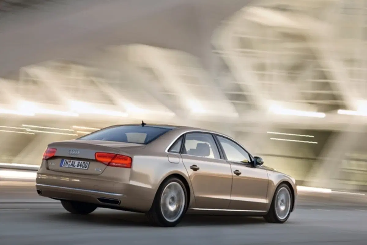 Audi A8 L W12 (4)