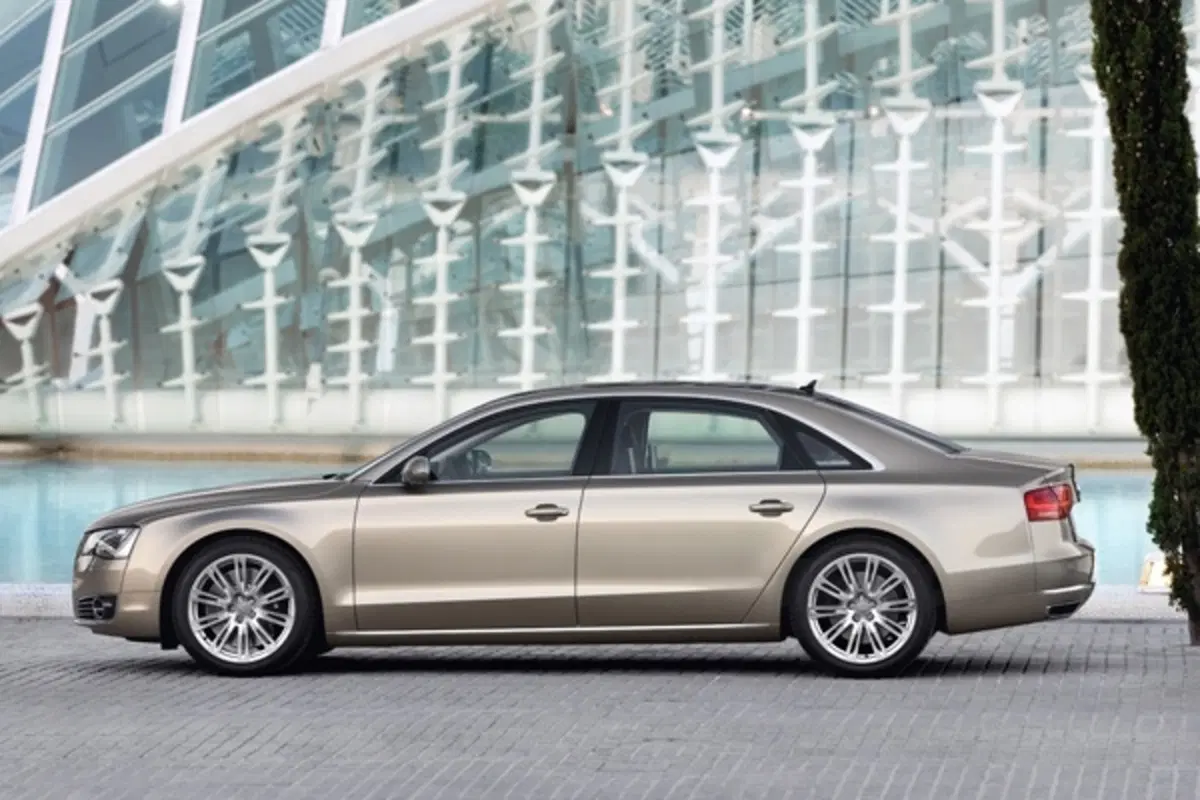 Audi A8 L W12 (6)