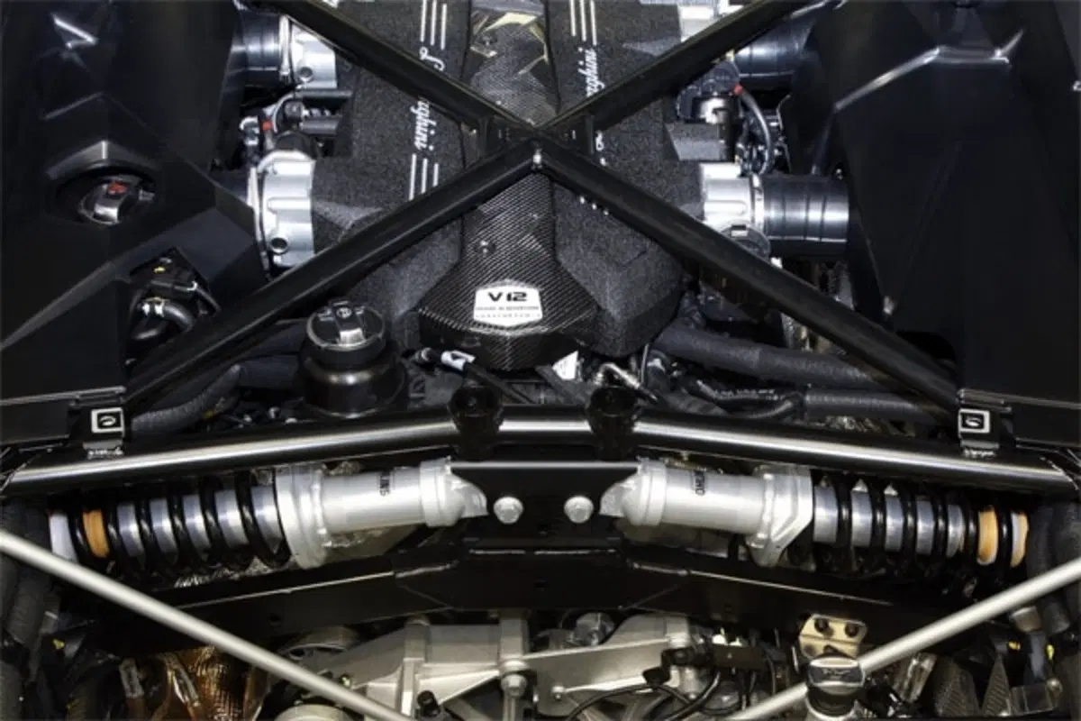 Lamborghini Aventador: ecco la monoscocca (4)