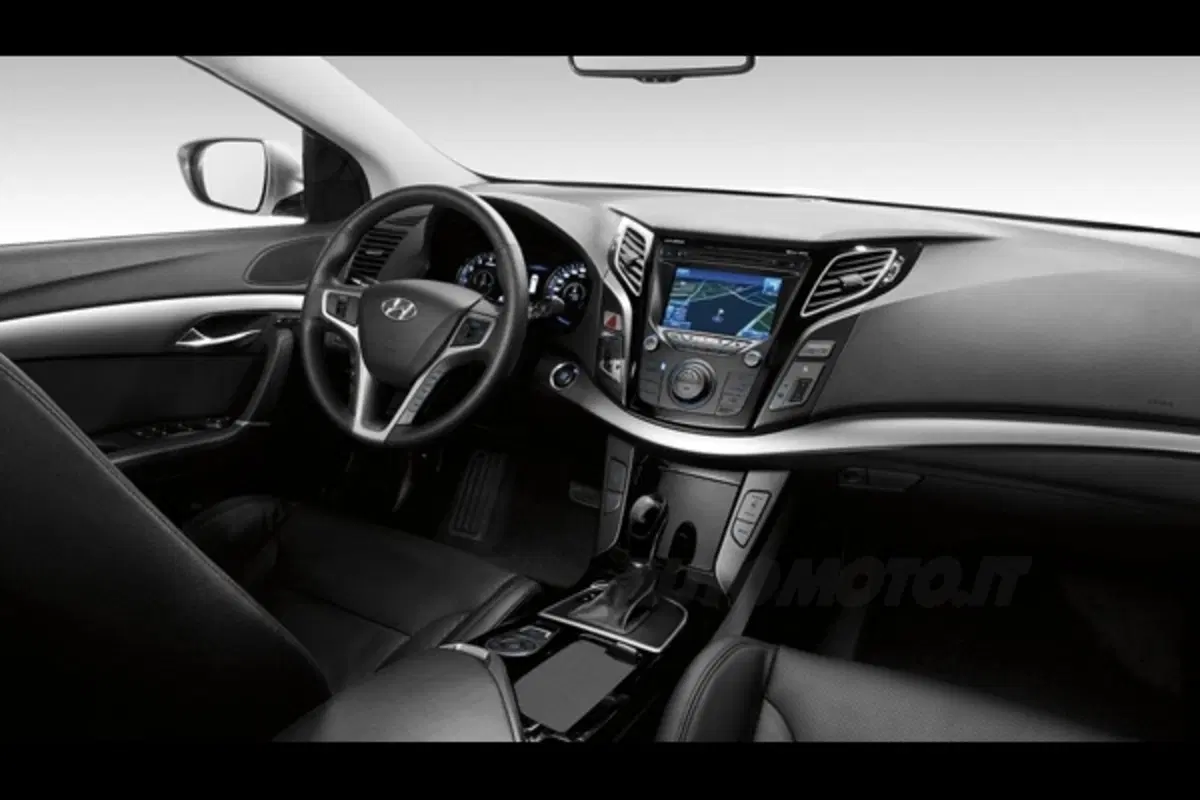 Hyundai i40 Wagon: prime immagini ufficiali (8)