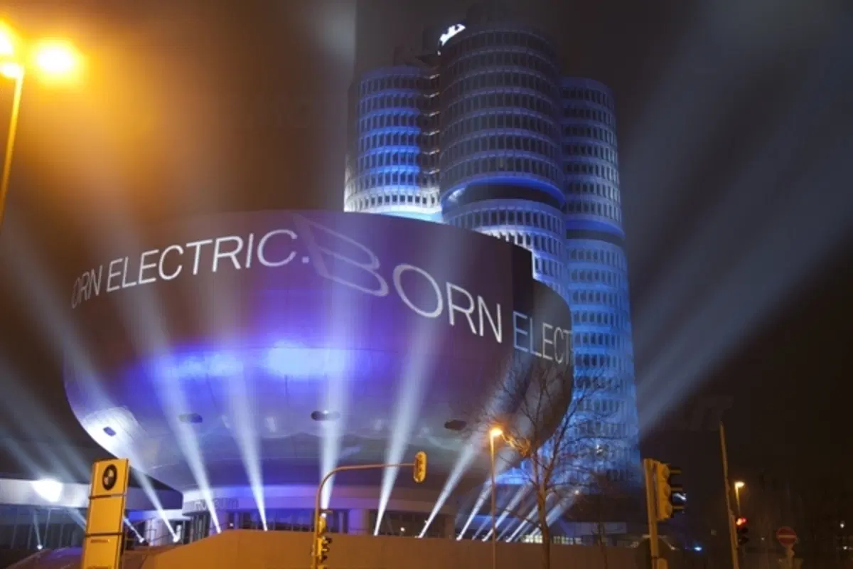 BMW i - Born Electric (10)