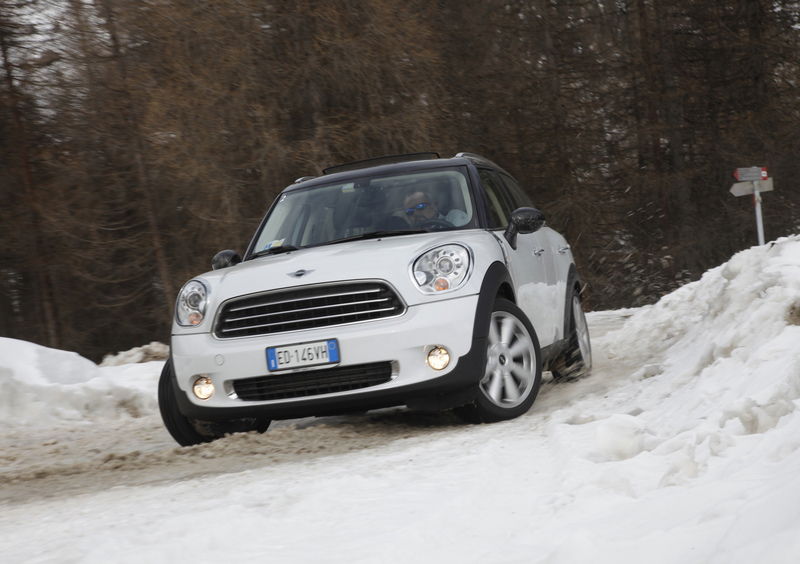 Su ghiaccio e neve con la Mini Countryman All4