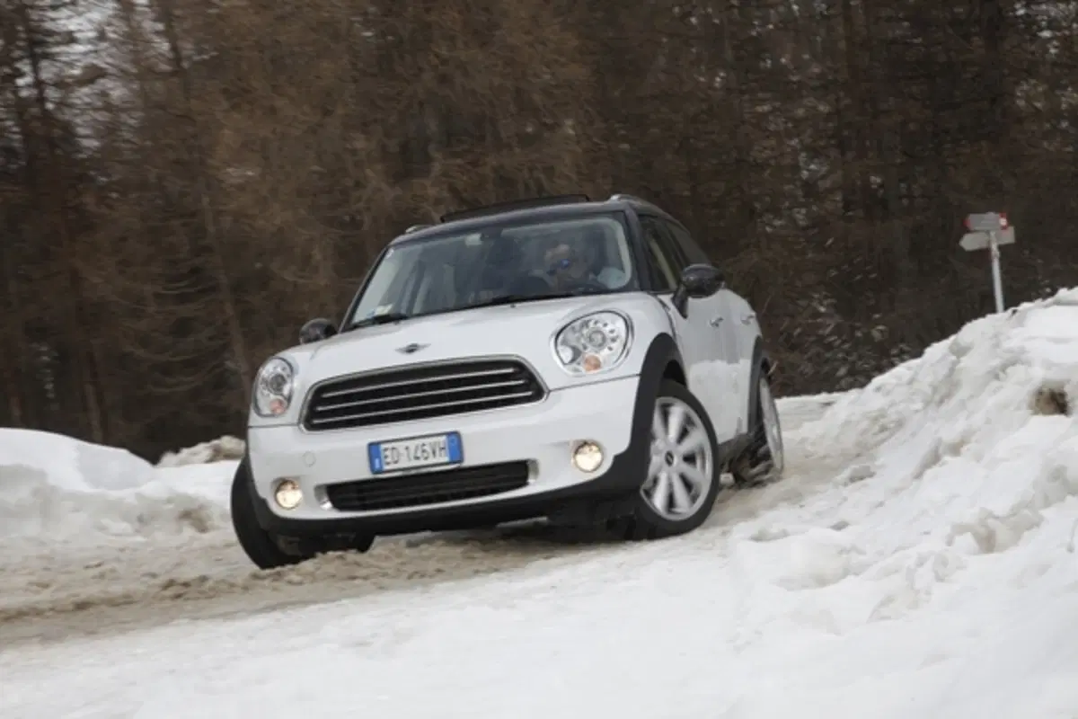 Su ghiaccio e neve con la Mini Countryman All4