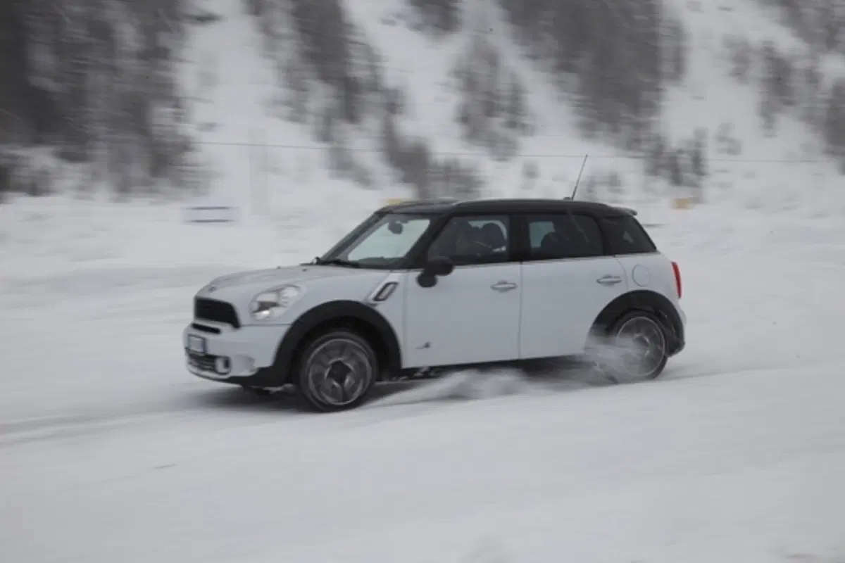 Su ghiaccio e neve con la Mini Countryman All4 (58)