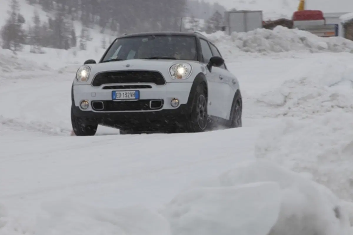 Su ghiaccio e neve con la Mini Countryman All4 (59)