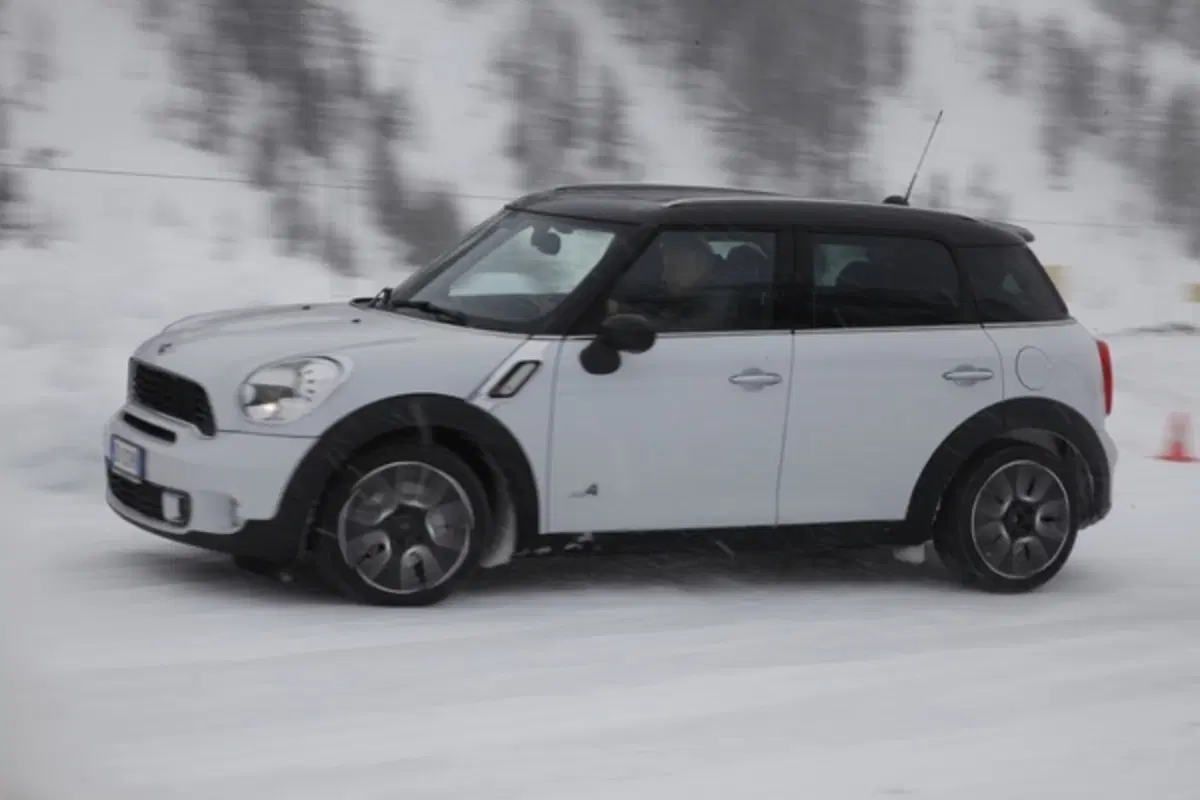 Su ghiaccio e neve con la Mini Countryman All4 (64)