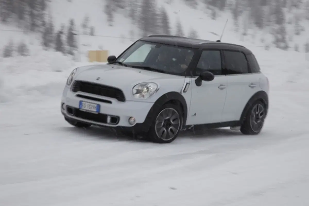 Su ghiaccio e neve con la Mini Countryman All4 (65)