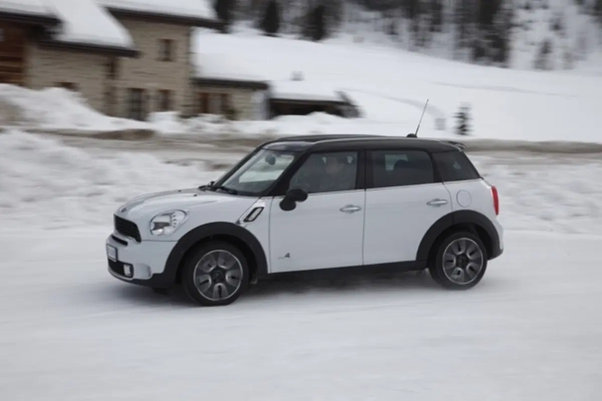 Su ghiaccio e neve con la Mini Countryman All4 (76)
