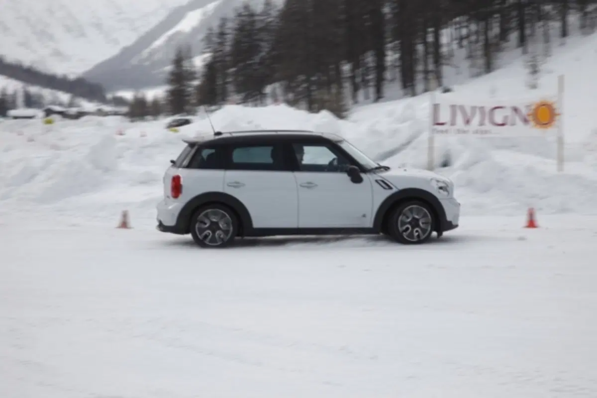 Su ghiaccio e neve con la Mini Countryman All4 (78)