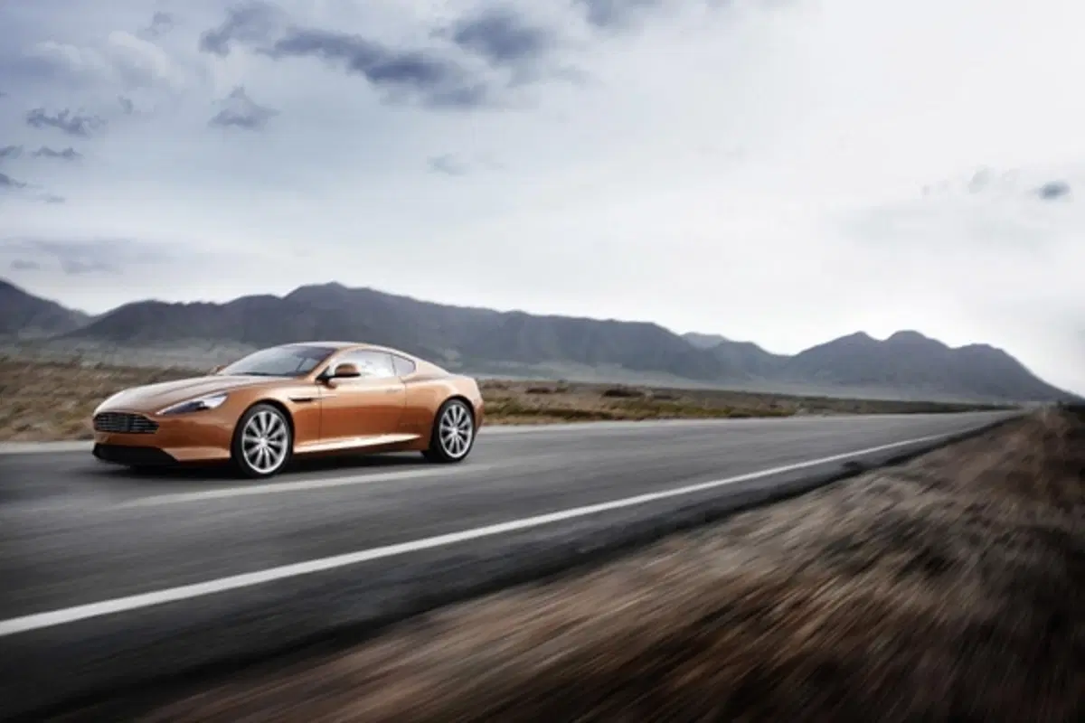 Aston Martin Virage (6)