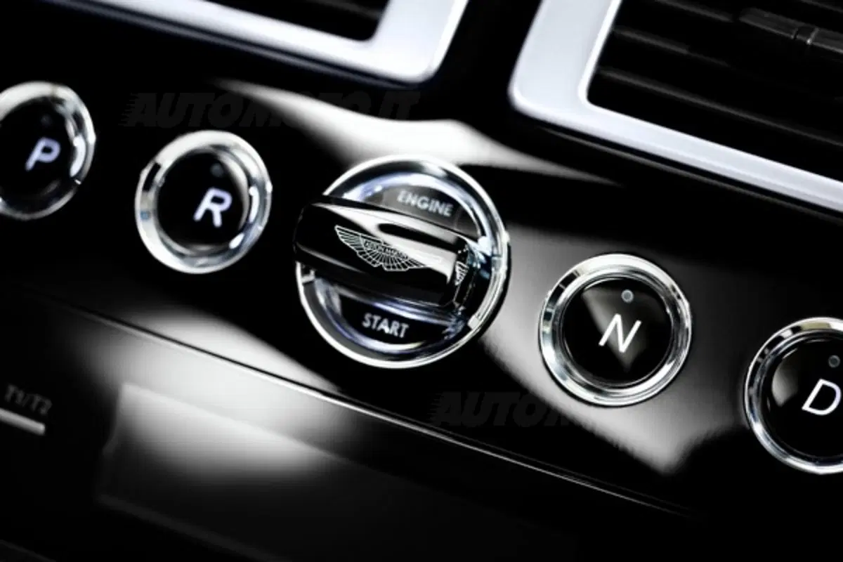 Aston Martin Virage (22)