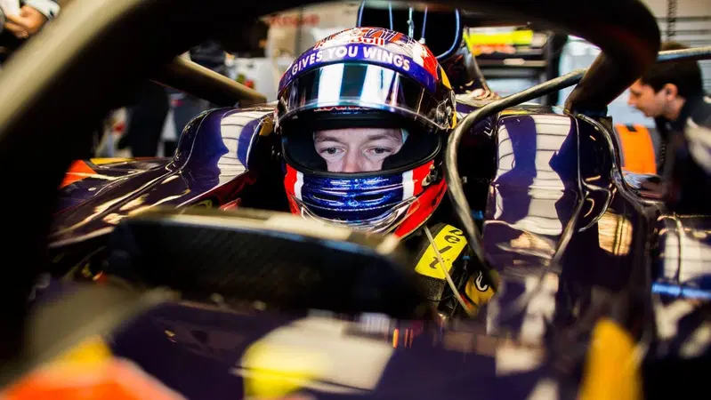 Formula 1: Daniil Kvyat confermato in Toro Rosso per il 2017