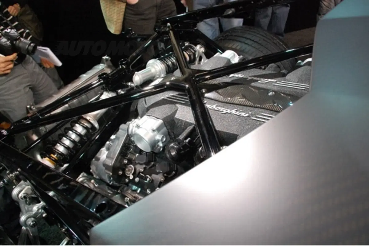 Lamborghini Aventador ai raggi X (28)
