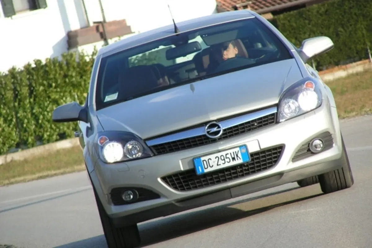 Opel Astra Cabrio: è ufficiale, si farà (5)