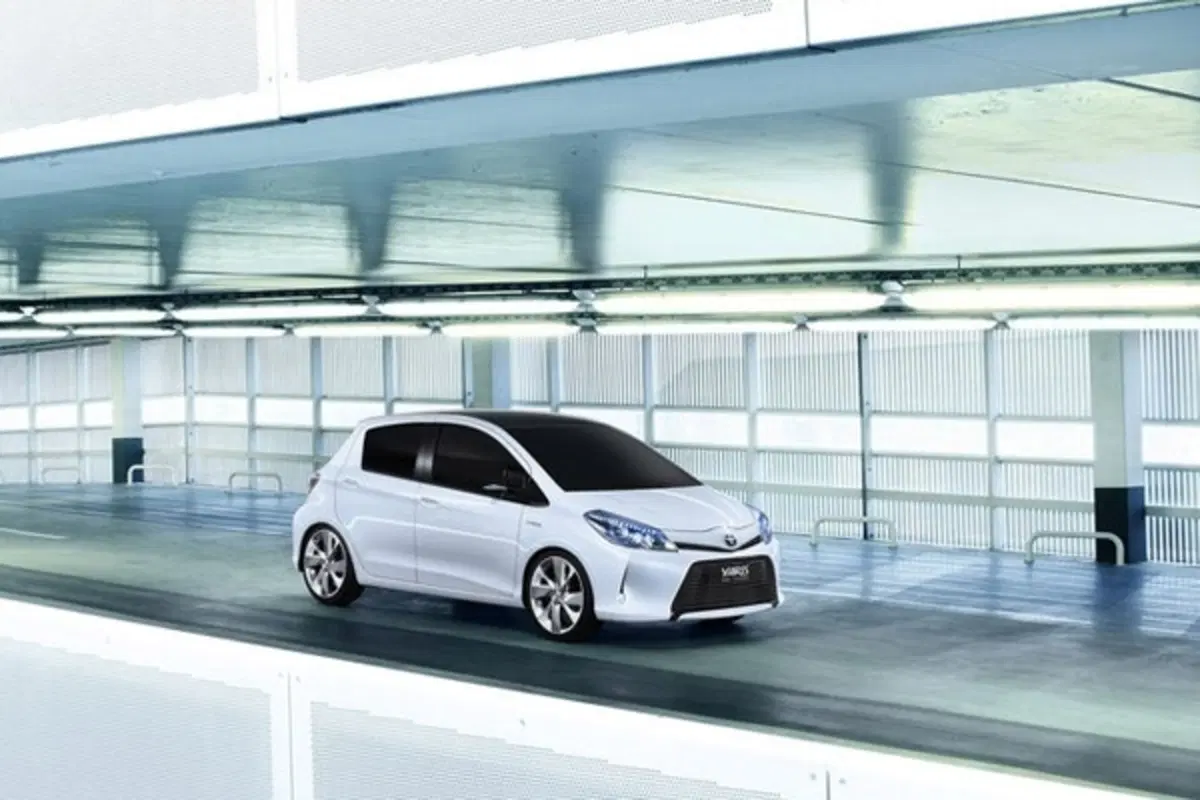 Toyota Yaris HSD Concept - nata ibrida (4)