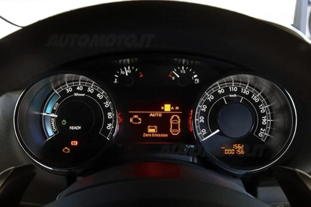 Peugeot 3008 Hybrid4 Limited Edition (8)