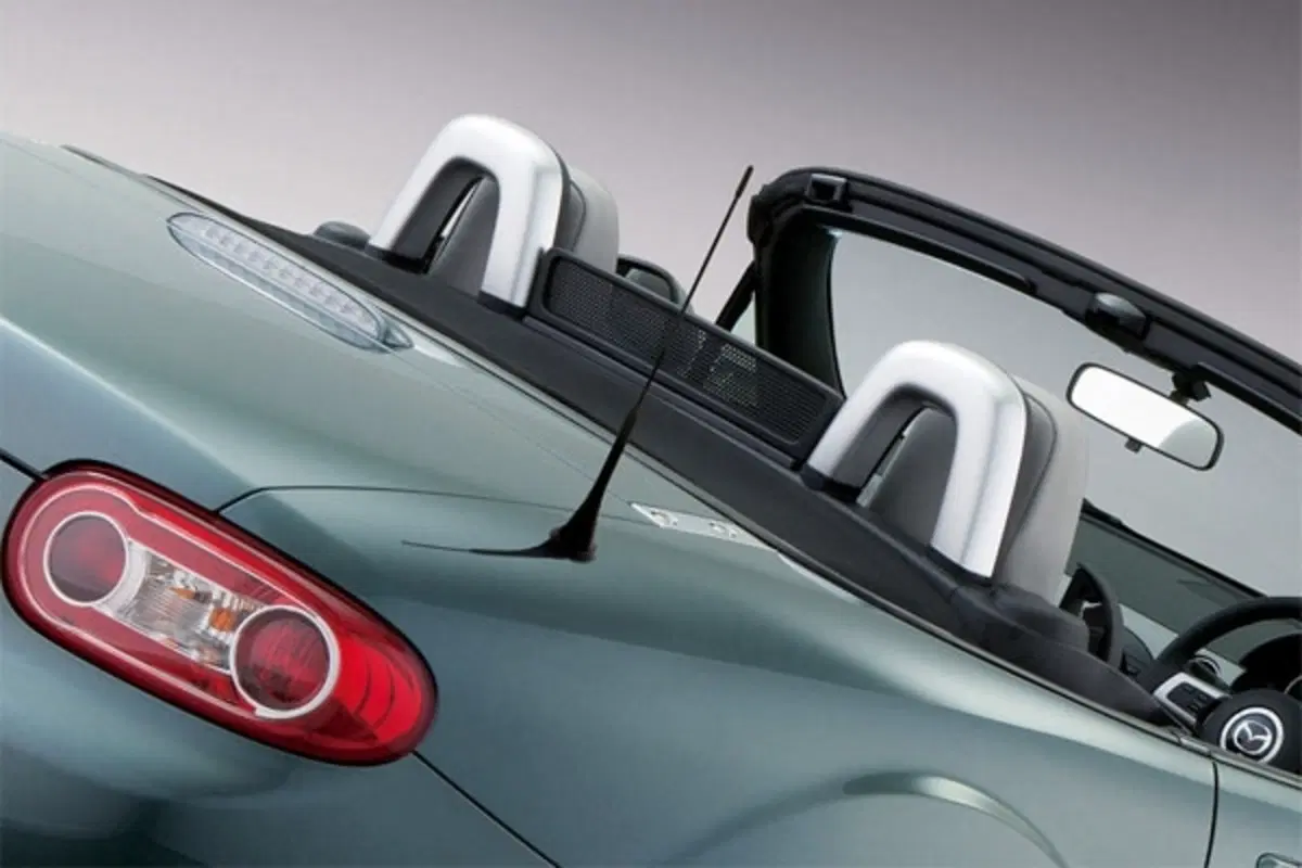 Mazda MX-5 Edizione Primavera 2011 (4)