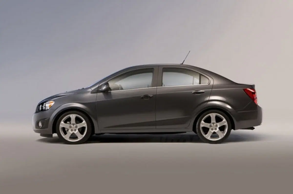 Chevrolet Aveo berlina (3)