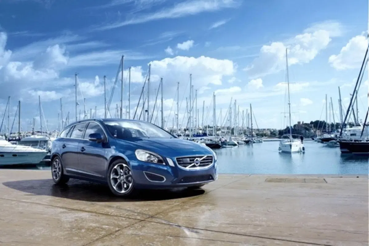 Allestimento Volvo Ocean Race per V60, XC60, XC70 e V70 (9)