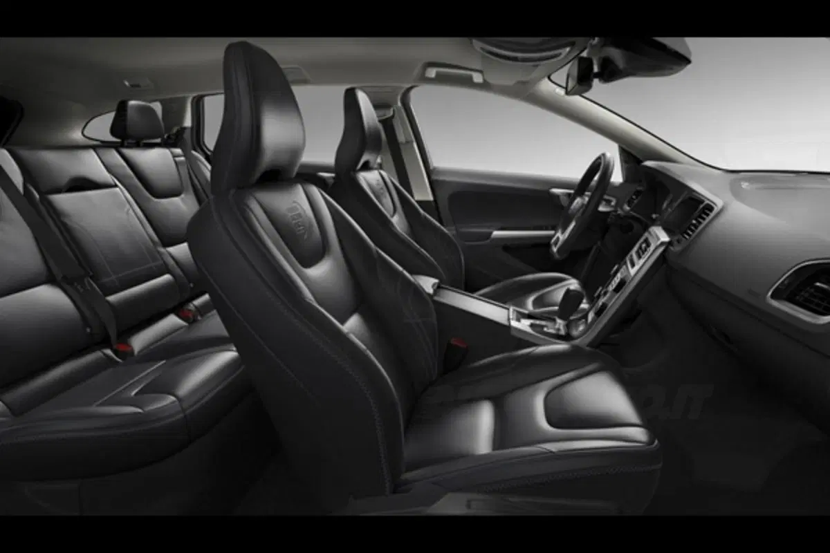 Allestimento Volvo Ocean Race per V60, XC60, XC70 e V70 (30)