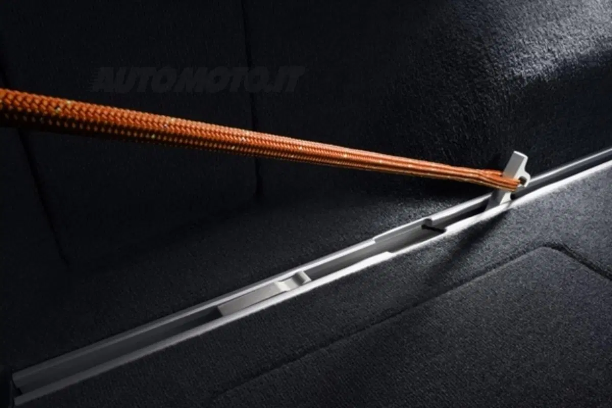 Allestimento Volvo Ocean Race per V60, XC60, XC70 e V70 (34)