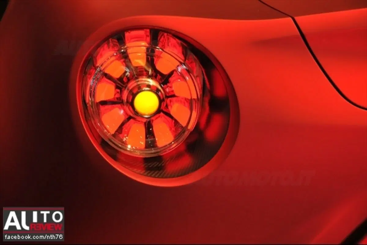 Alfa Romeo 4C: costerà 40.000 euro? (9)