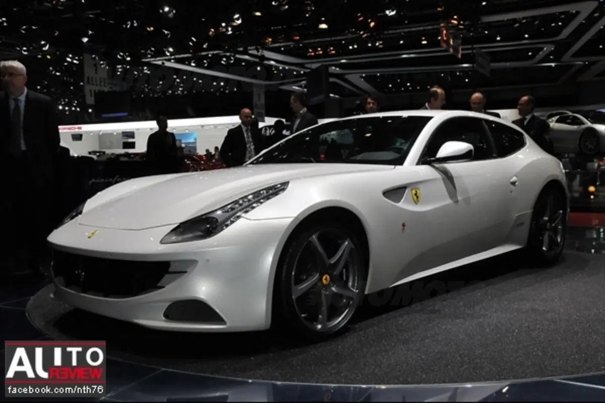 Ferrari FF - a Ginevra anche bianca (2)