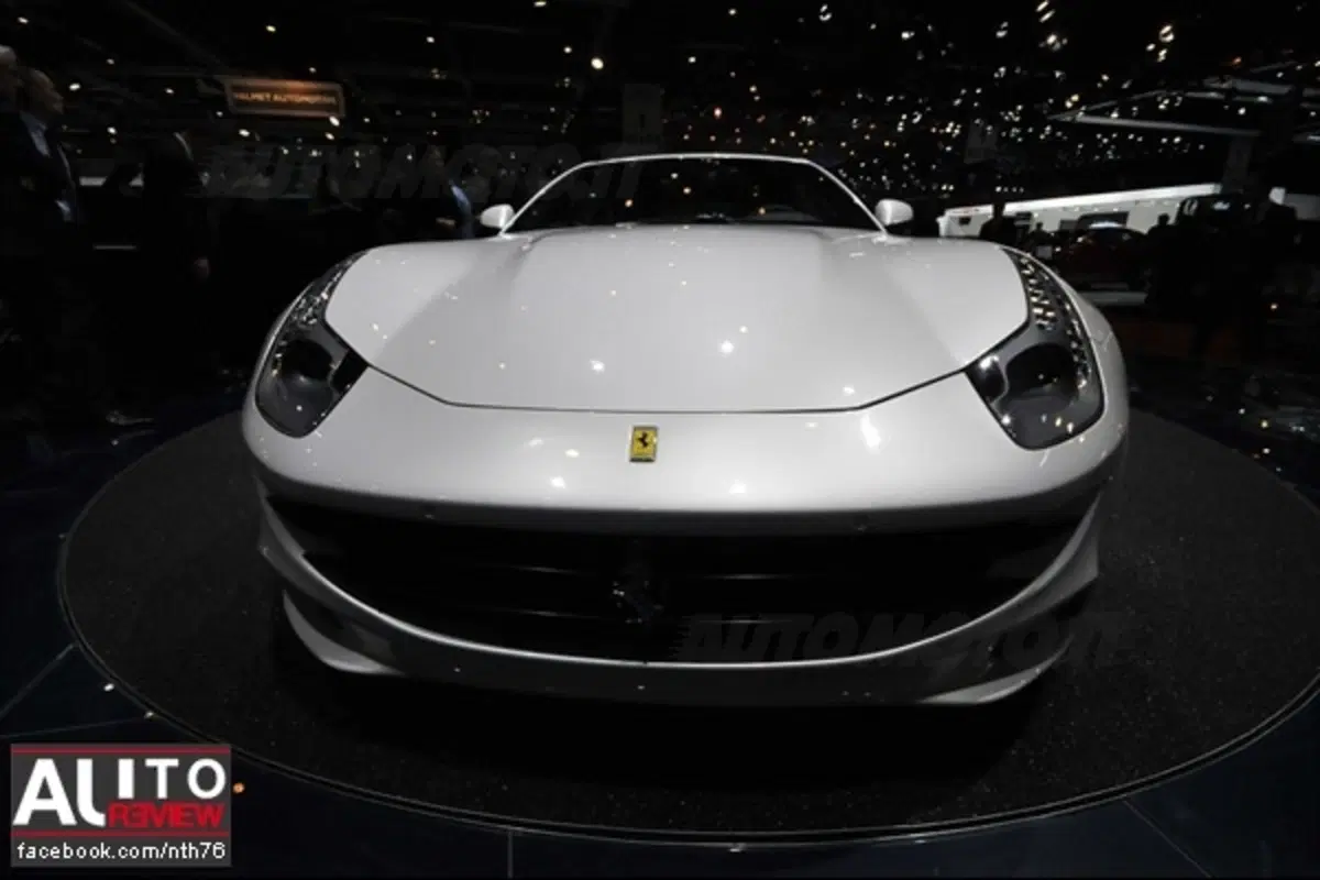Ferrari FF - a Ginevra anche bianca (8)