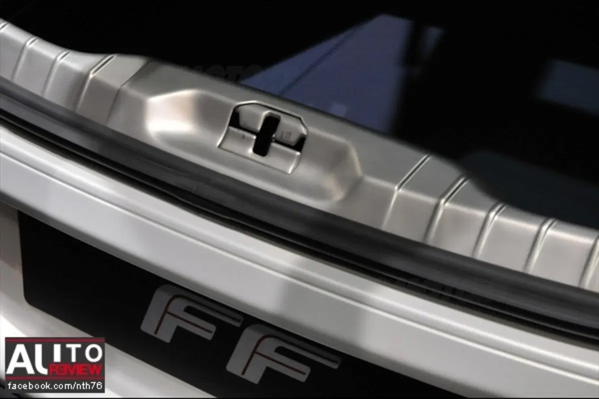 Ferrari FF - a Ginevra anche bianca (15)