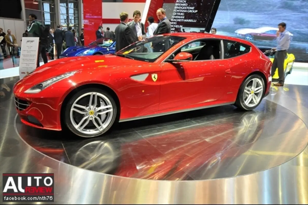 Ferrari FF - a Ginevra anche bianca (18)