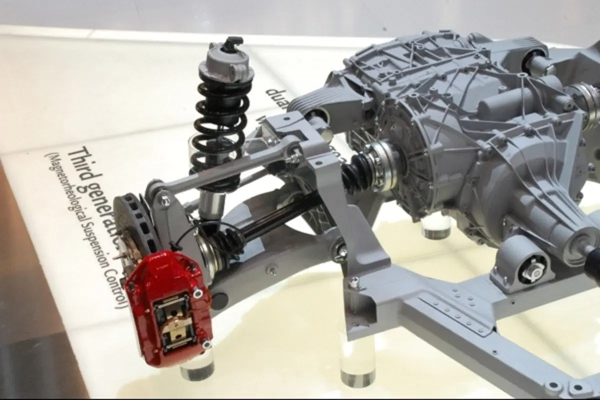 Ferrari FF - a Ginevra anche bianca (27)