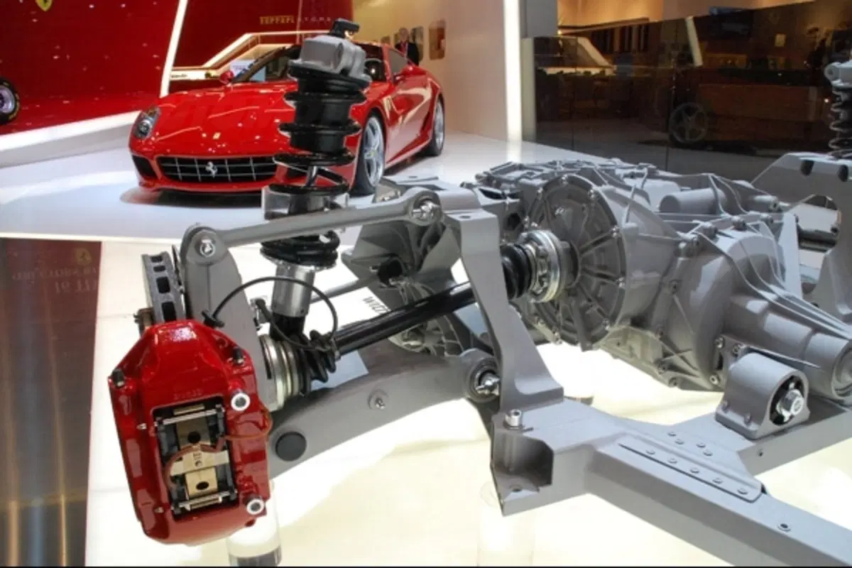 Ferrari FF - a Ginevra anche bianca (29)