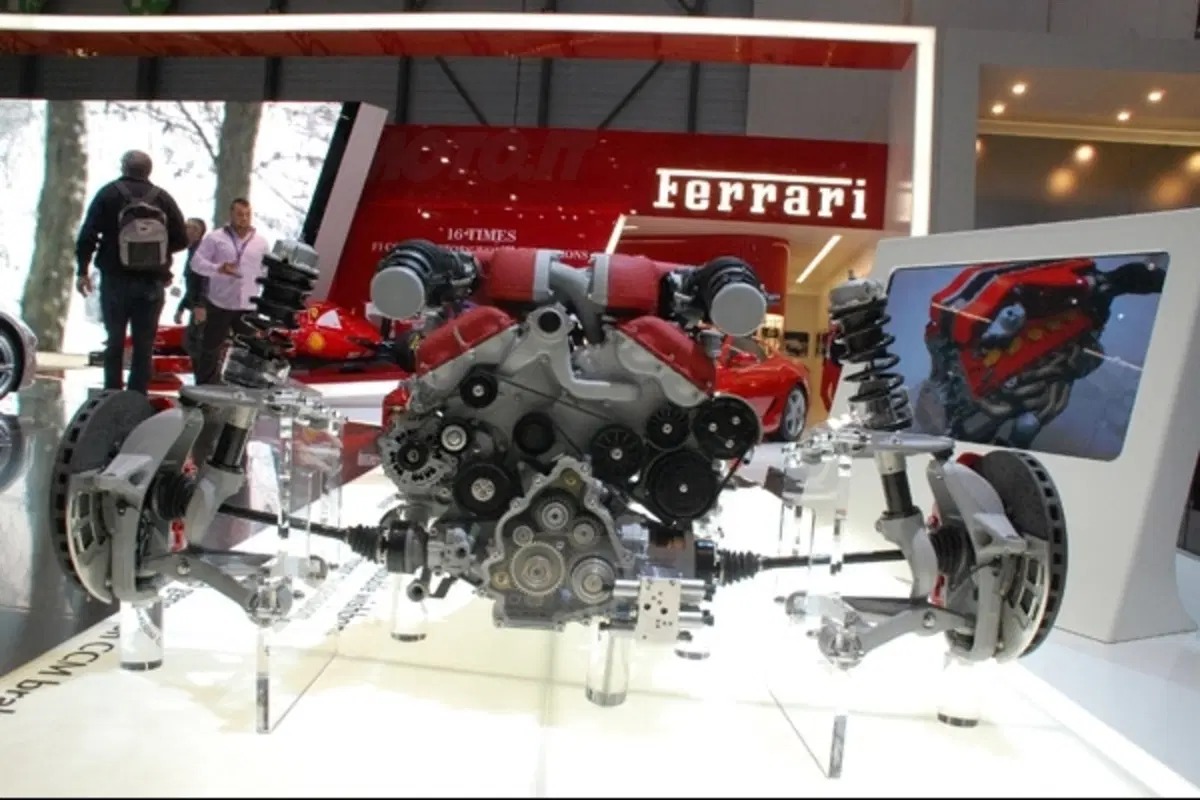 Ferrari FF - a Ginevra anche bianca (30)