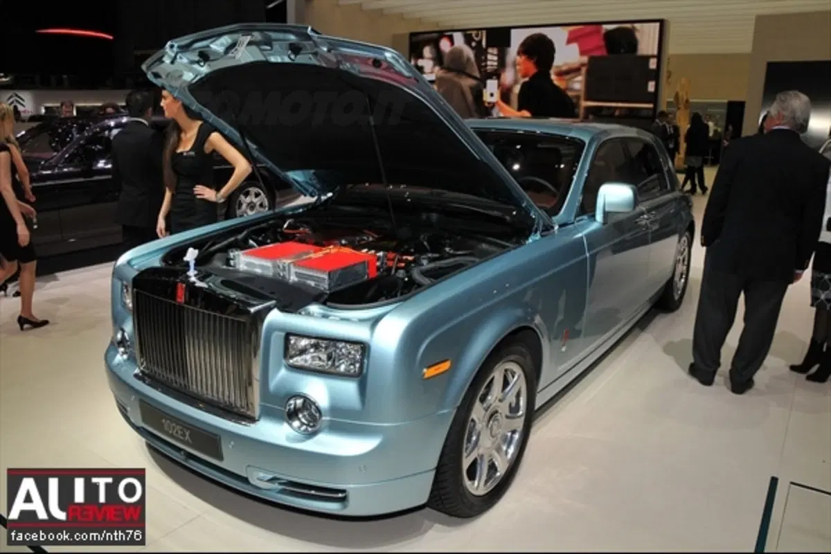 Rolls Royce 102EX Concept: firmata Lotus