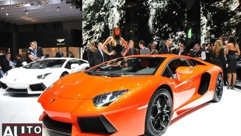 Lamborghini Aventador: due generazioni avanti