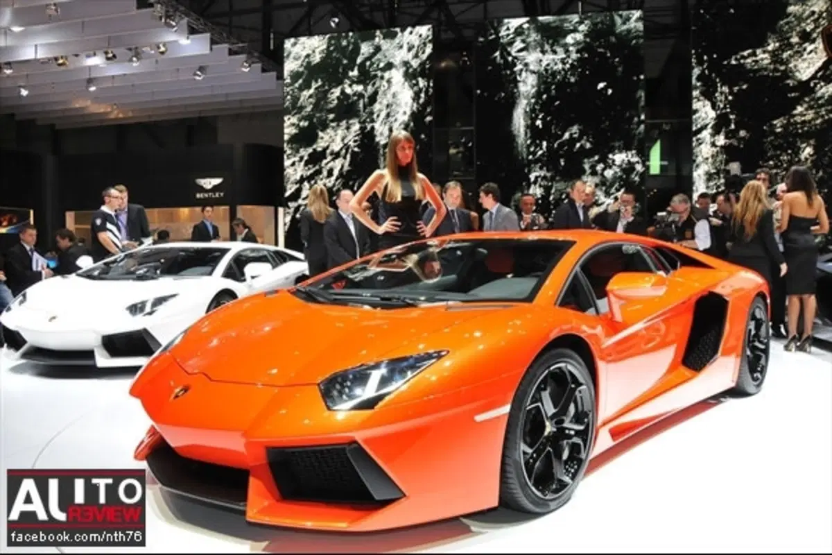 Lamborghini Aventador: due generazioni avanti