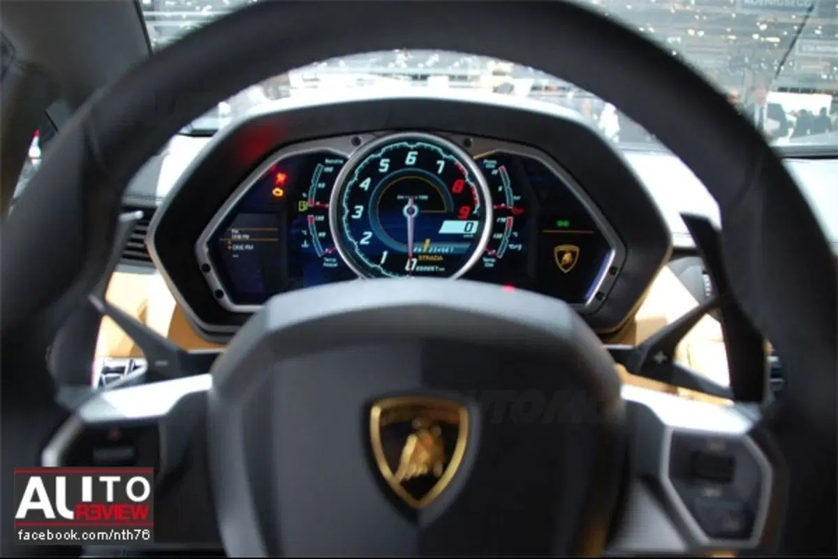 Lamborghini Aventador: due generazioni avanti (2)