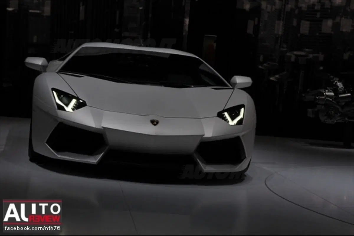 Lamborghini Aventador: due generazioni avanti (4)